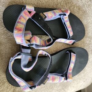 Womens teva sandles size 8